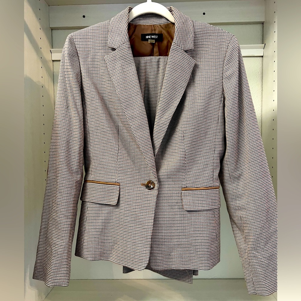 Sharp, 2pc Nine West suit
